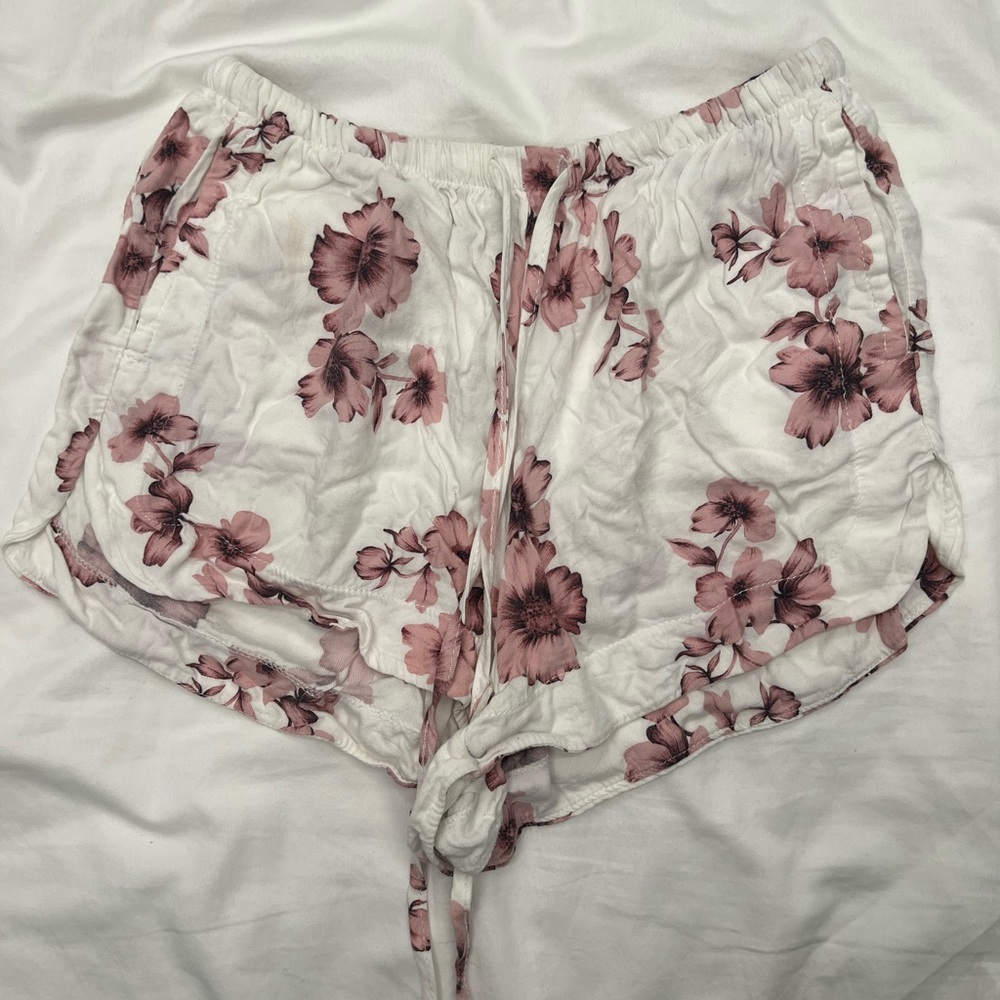 BRANDY MELVILLE SHORTS